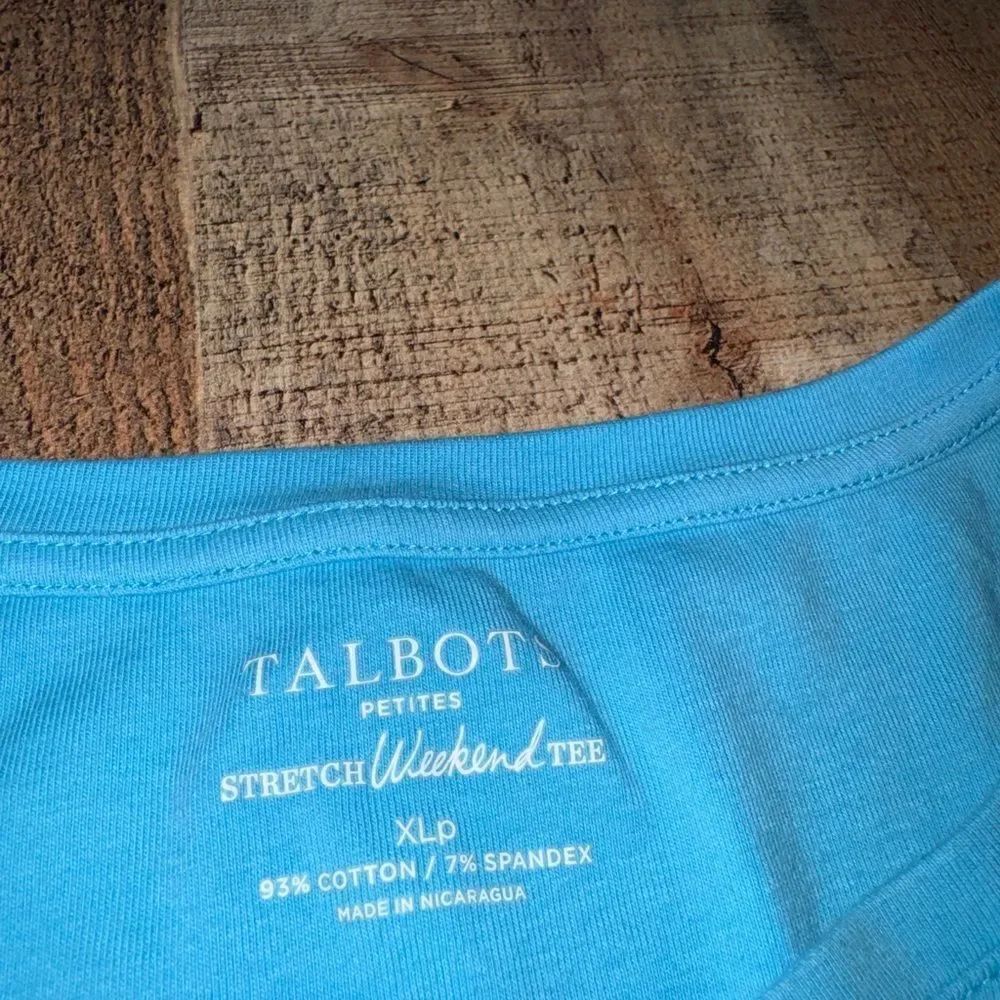 💜 Talbots blue stretch weekend tee - Picture 5 of 8
